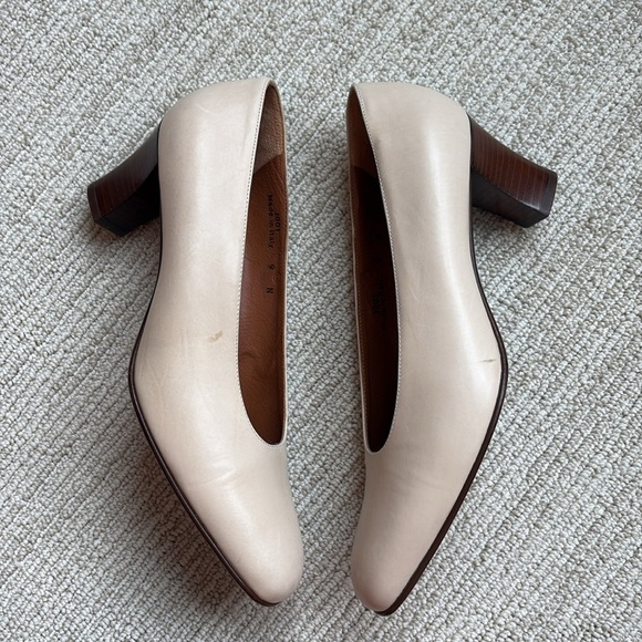 Coach Bone Color Pump Heel - Picture 7 of 9
